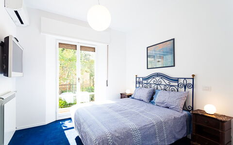 Casa Milena: Bed, Meubilair, Interieur Ontwerp, Slaapkamer, Bedding, Laken, Flooring, Verdieping, Hout, Kamer