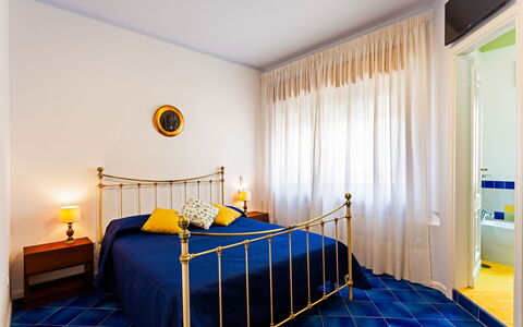 Casa Serena: Interieur Ontwerp, Flooring, Slaapkamer, Bed, Verdieping, Meubilair, Bedding, Laken, Bed Frame, Kamer