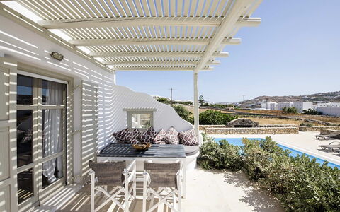Marvi House: Huis, Buitenmeubels, Schaduw, Appartement, Balkon, Stoel, Outdoor Structuur, Patio, Pergola, Landgoed