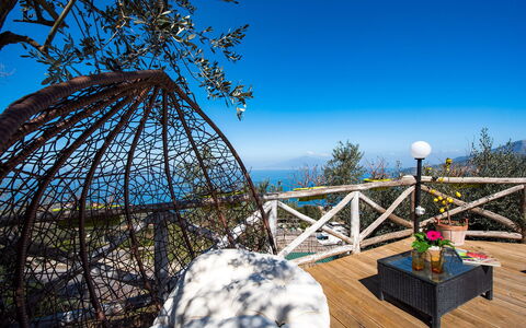 Villa Pandora: Buitenmeubels, Buitentafel, Stoel, Dek, Toevlucht, Eco Hotel, Ridge, Balkon, Winter, Paraplu