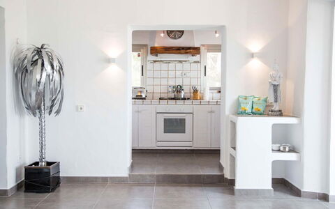 Villa Rigel: Interieur Ontwerp, Flooring, Muur, Meubilair, Plafond, Verdieping, Countertop, Keuken, Huis, Kamer