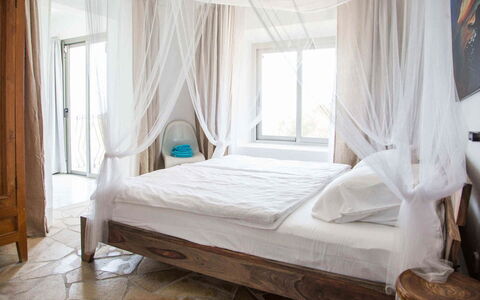 Villa Rigel: Meubilair, Interieur Ontwerp, Slaapkamer, Bed, Hout, Verdieping, Linens, Textiel, Hemelbed, Bedding