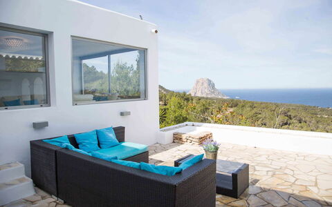 Villa Rigel: Meubilair, Tafel, Interieur Ontwerp, Bankstel, Zee, Stoel, Woonkamer, Plafond, Koffietafel