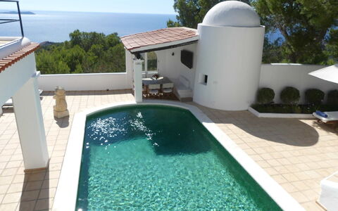 Villa Roxy: Zwembad, Samengesteld Materiaal, Toevlucht, Landscaping, Landgoed, Schaduw, Villa, Buitenmeubels, Eco Hotel, Tegel