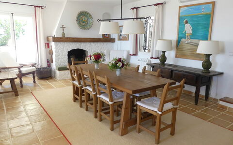 Villa Roxy: Meubilair, Flooring, Tafel, Stoel, Hout, Interieur Ontwerp, Verdieping, Keuken En Eettafel, Eetkamer, Verlichting
