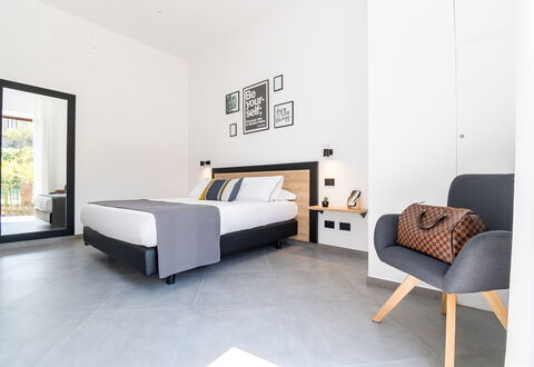 Apartment Vittoria: Interieur Ontwerp, Meubilair, Appartement, Kamer, Stoel, Ontwerp, Hotel, Fotolijst, Hardwood, Woonkamer