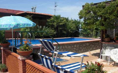 Villa Due Golfi: Meubilair, Zwembad, Buitenmeubels, Bloempot, Toevlucht, Stoel, Schaduw, Eco Hotel, Kamerplant, Paraplu