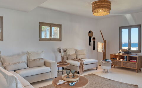 Villa Almatea: Meubilair, Interieur Ontwerp, Hout, Flooring, Huis, Woonkamer, Bankstel, Kamer, Verlichting, Verdieping