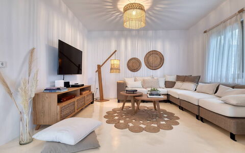 Villa Ayra: Meubilair, Interieur Ontwerp, Bankstel, Hout, Flooring, Woonkamer, Plafond, Huis, Verdieping, Kamer