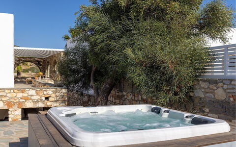 Villa Ayra: Loodgieterswerkinrichting, Bad, Toevlucht, Natuurlijk Materiaal, Zwembad, Jacuzzi, Schaduw, Ontwerp, Hotel
