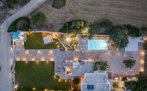 Villa Emera: Zwembad, Landschap, Tuin, Stedelijk Ontwerp, Landscaping, Landgoed, Toevlucht, Eco Hotel, Binnenplaats, Backyard