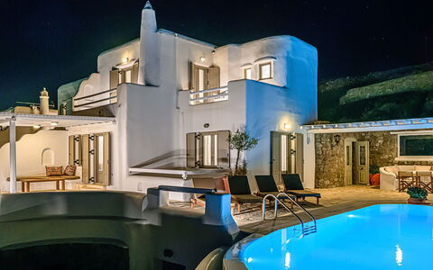 Villa Valentine: Nacht, Toevlucht, Zwembad, Villa, Kust, Herenhuis, Landgoed, Hotel, Badplaats