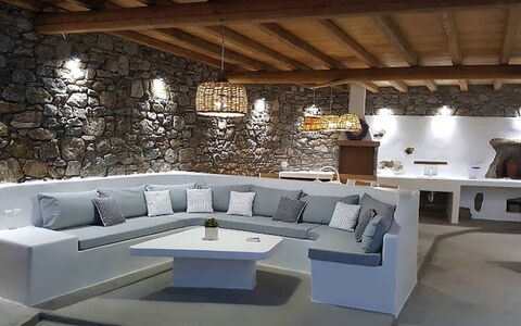 Villa Elmas: Meubilair, Interieur Ontwerp, Bankstel, Flooring, Verdieping, Tafel, Woonkamer, Huis, Koffietafel