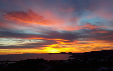 Villa Elmas: Lucht, Afterglow, Wolk, Horizon, Oranje, Zonsondergang, Schemer, Morgenrood, Schoonheid, Zonsopkomst