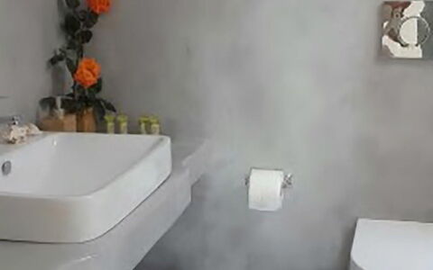 Villa Elmas: Wc Bril, Loodgieterswerkinrichting, Toilet, Badkamer, Loodgieter, Ceramic, Wastafel, Kraan, Tegel, Spiegel
