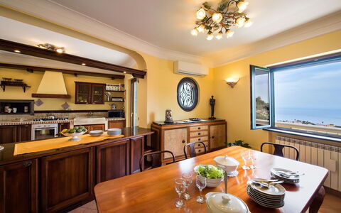 Villa Tortuga: Meubilair, Interieur Ontwerp, Hout, Tafel, Keuken En Eettafel, Flooring, Plafond, Verdieping, Kamer, Eetkamer
