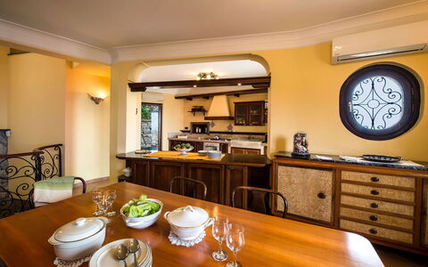 Villa Tortuga: Meubilair, Interieur Ontwerp, Countertop, Keuken, Hout, Plafond, Flooring, Verlichting, Keuken En Eettafel, Tafel
