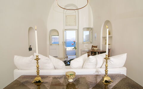Caldera Suite: Appartement, Slaapkamer, Bed, Lamp, Toevlucht, Bed Frame, Hotel, Hoofdkussen, Lichte Inrichting, Suite