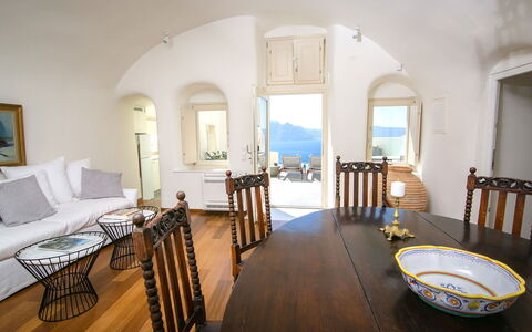 Villa Nea: Meubilair, Tafel, Stoel, Zee, Keuken En Eettafel, Oceaan, Kust, Koffietafel, Toevlucht, Eetkamer