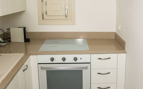 Villa Nea: Hout, Flooring, Interieur Ontwerp, Keuken, Toestel Van De Keuken, Countertop, Verdieping, Plafond, Cabinetry, Major Appliance