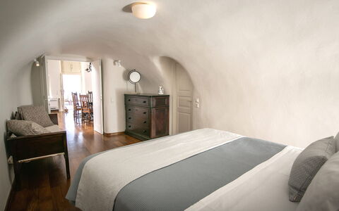 Villa Nea: Meubilair, Interieur Ontwerp, Flooring, Verdieping, Slaapkamer, Huis, Bed, Kamer, Plafond, Bed Frame