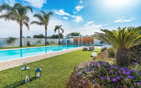 Sun Stone: Blauw, Zwembad, Toevlucht, Eco Hotel, Landscaping, Vrije Tijd, Tuin, Landgoed