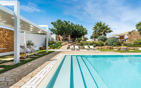 Sun Stone: Zwembad, Toevlucht, Landgoed, Eco Hotel, Tuin, Landscaping, Hacienda, Schaduw, Villa, Buitenmeubels