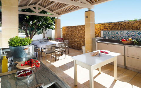 Sun Stone: Meubilair, Flooring, Stoel, Verdieping, Buitenmeubels, Huis, Keuken, Bloempot, Kamerplant, Countertop