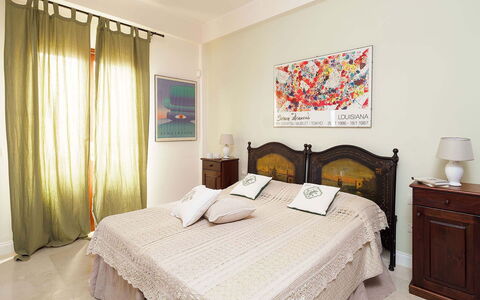 Cala Diletta: Meubilair, Bed, Interieur Ontwerp, Slaapkamer, Bedding, Verdieping, Laken, Flooring, Muur, Kamer