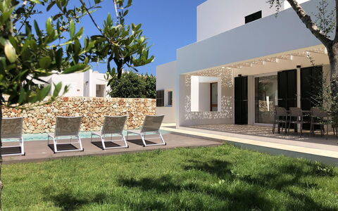 Nure Villa 2: Muur, Huis, Architectuur, Woongebied, Landgoed, Beton, Appartement, Tuin, Schaduw, Landscaping