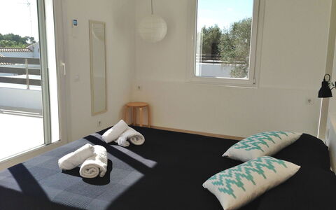 Nure Villa 2: Meubilair, Hout, Interieur Ontwerp, Verdieping, Flooring, Slaapkamer, Plafond, Kamer, Bed, Stoel