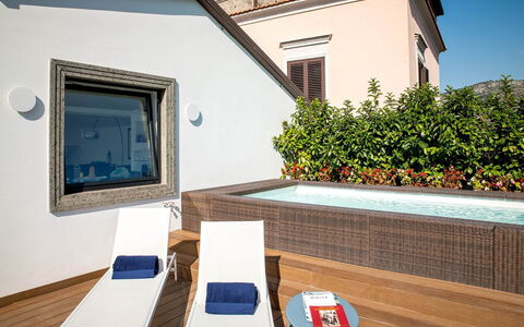 The Ivy Penthouse: Huis, Interieur Ontwerp, Zwembad, Toevlucht, Balkon, Hotel, Ontwerp, Villa, Kamerplant, Eco Hotel