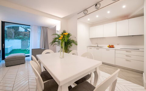 Jacaranda House: Interieur Ontwerp, Flooring, Meubilair, Verdieping, Hout, Plafond, Keuken, Kamer, Huis, Countertop