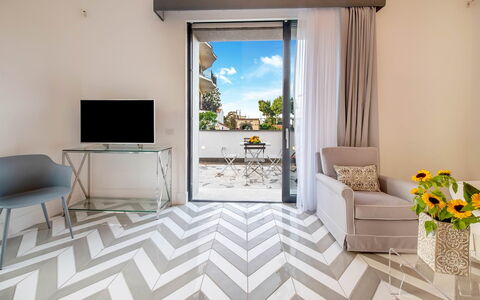 Suite Agave: Flooring, Verdieping, Interieur Ontwerp, Meubilair, Kamer, Woonkamer, Appartement, Houten Vloer, Plafond, Stoel