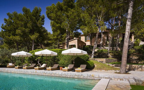 Villa Maggy: Buitenmeubels, Ligstoel, Toevlucht, Landgoed, Zwembad, Landscaping, Villa, Eco Hotel, Chaise Longue, Backyard