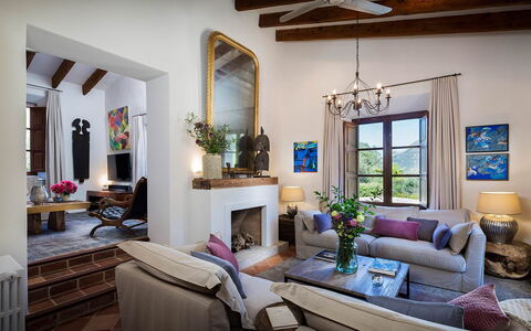 Villa Carlos: Meubilair, Muur, Interieur Ontwerp, Stoel, Woonkamer, Tafel, Huis, Bankstel, Flooring, Huis