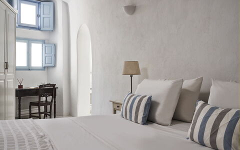 Villa Ivi: Linens, Slaapkamer, Hoofdkussen, Bedding, Kussen Gooien, Laken, Lamp, Bed, Hotel, Bed Frame