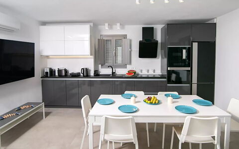 Maison Nica: Meubilair, Keuken, Toestel Van De Keuken, Major Appliance, Interieur Ontwerp, Countertop, Flooring, Huishoudapparatuur, Verlichting, Stoel