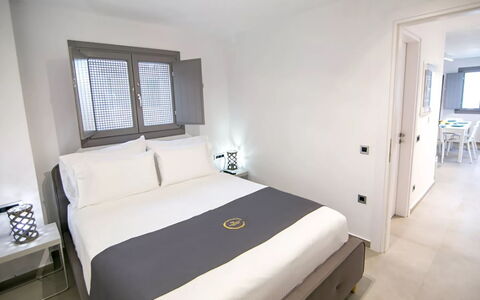 Maison Nica: Interieur Ontwerp, Slaapkamer, Bed, Bed Frame, Appartement, Bedding, Laken, Hotel, Suite, Hoofdkussen