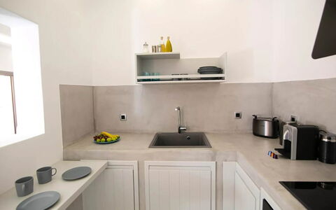 Maison Nira: Toestel Van De Keuken, Keuken, Countertop, Interieur Ontwerp, Flooring, Major Appliance, Verdieping, Loodgieterswerkinrichting, Huishoudapparatuur, Huis