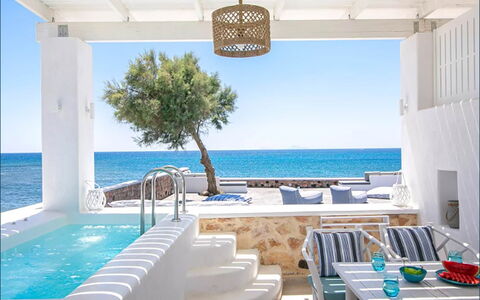 Maison Ranya: Blauw, Meubilair, Toevlucht, Buitenmeubels, Zee, Stoel, Kust, Schaduw, Oceaan, Zwembad