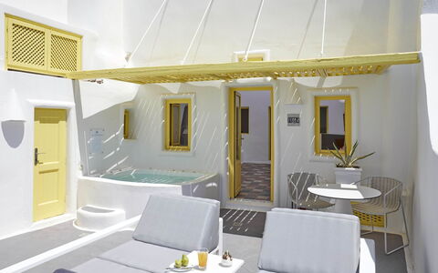 Mandra Suite: Interieur Ontwerp, Architectuur, Huis, Appartement, Verdieping, Plafond, Toevlucht, Zwembad, Stoel, Hotel