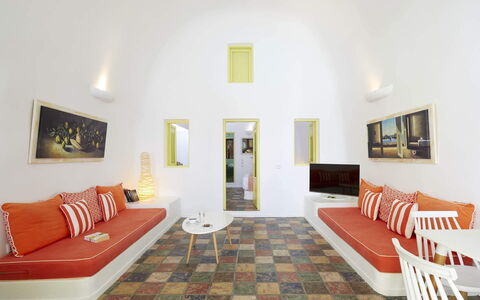 Mandra Suite: Flooring, Verdieping, Interieur Ontwerp, Plafond, Appartement, Woonkamer, Ontwerp, Bankstel, Hotel