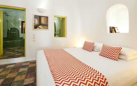 Mandra Suite: Interieur Ontwerp, Verdieping, Flooring, Meubilair, Plafond, Toevlucht, Hotel, Slaapkamer, Bed, Bed Frame