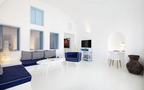 Maison Sivota: Blauw, Meubilair, Appartement, Stoel, Woonkamer, Ontwerp, Hotel, Koepel, Bankstel