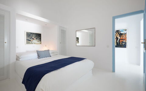 Maison Sivota: Interieur Ontwerp, Slaapkamer, Meubilair, Verdieping, Bed, Plafond, Flooring, Huis, Bedding, Kussen Gooien