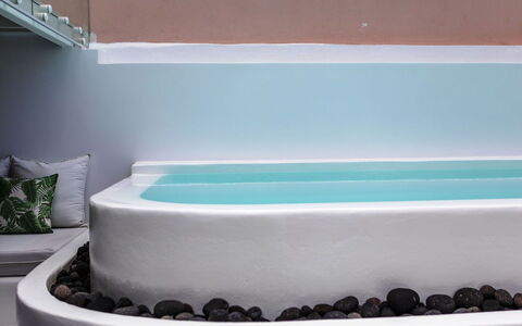 Mansion Orny: Bad, Loodgieterswerkinrichting, Badkamer, Natuurlijk Materiaal, Jacuzzi, Hotel, Kamerplant, Loodgieter