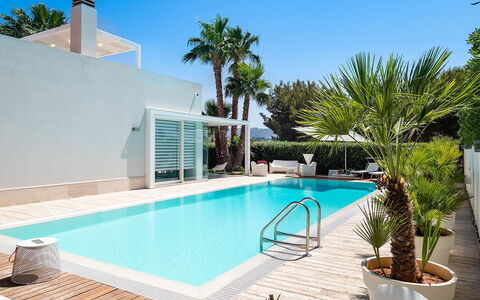 Villa Rossini: Zwembad, Toevlucht, Buitenmeubels, Eco Hotel, Samengesteld Materiaal, Ligstoel, Vrije Tijd, Schaduw, Hotel, Bloempot