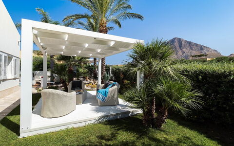 Villa Rossini: Meubilair, Schaduw, Buitenmeubels, Pergola, Tuin, Outdoor Structuur, Toevlucht, Patio, Eco Hotel, Stoel