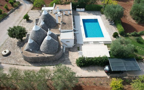 Trulli Maria: Zwembad, Toevlucht, Landgoed, Hacienda, Villa, Paraplu, Landscaping, Boerderij, Buitenmeubels, Eco Hotel